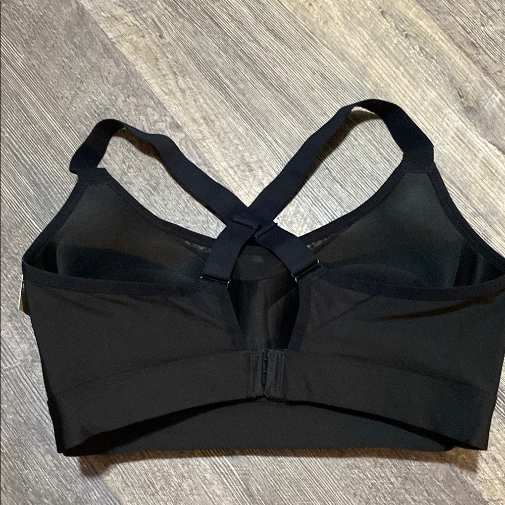 Avía Crisscross Sports Bra with Wide Supportive Band - Picture 5 of 9